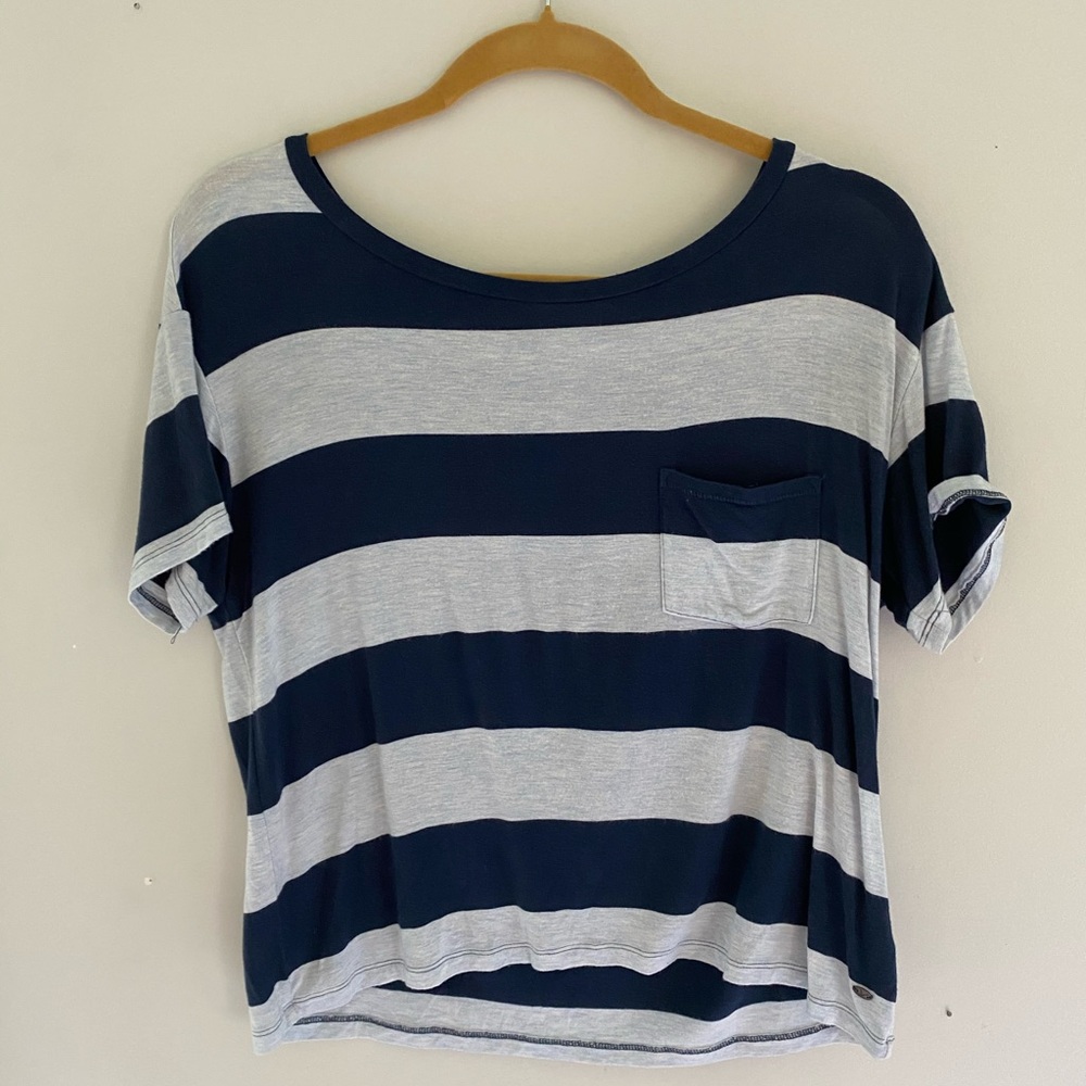 AE blue and creme t-shirt